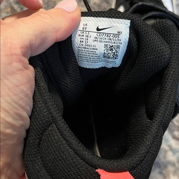 Nike black pink and white sneakers. Size 6 - Picture 5 of 5